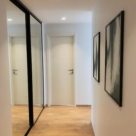 Ermi Street 2-bedroom With Free Parking Apartman