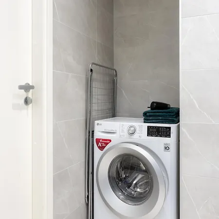 Ermi Street 2-bedroom With Free Parking Apartman